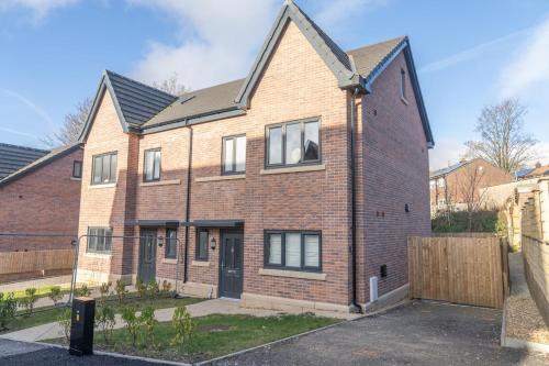 The Show Home - Grange Meadows 7 Adults 2 Kids in Oldham The Show Home - Grange Meadows 7 Adults 2 Kids in Oldham