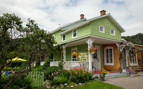 Ferme Jardin Potager in Sainte-Rose-Du-Nord (QC) Ferme Jardin Potager in Sainte-Rose-Du-Nord (QC)