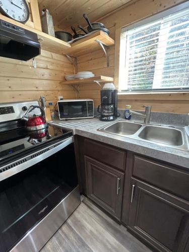 Konyha, Tiále Tiny Home (Tiale Tiny Home) in Guadalupita (NM) Konyha, Tiále Tiny Home (Tiale Tiny Home) in Guadalupita (NM)