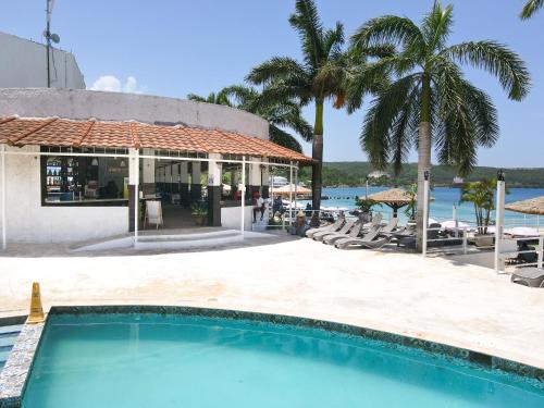 Pub/salon, Sunset at ArecaHomes, Beach Access, Pool, Water Park in Discovery Bay Pub/salon, Sunset at ArecaHomes, Beach Access, Pool, Water Park in Discovery Bay
