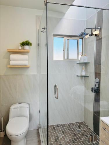 Beautiful New Modern Home, Perfectly located between Valle De Guadalupe and Downtown Ensenada! in El Sauzal Beautiful New Modern Home, Perfectly located between Valle De Guadalupe and Downtown Ensenada! in El Sauzal
