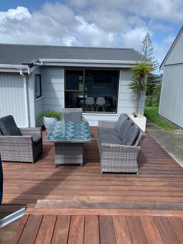 ระเบียง/ชานเรือน, Seashell cottage in ไวทาเรเรบีช ระเบียง/ชานเรือน, Seashell cottage in ไวทาเรเรบีช