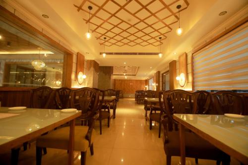Restaurant, Sreelakshmi Residency in Kayamkulam Restaurant, Sreelakshmi Residency in Kayamkulam