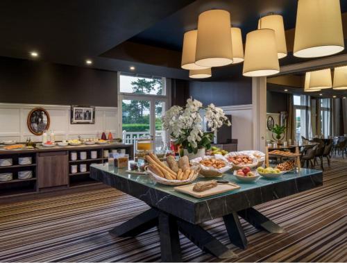 طعام و مشروبات, Renaissance Paris Hippodrome de St. Cloud Hotel in Rueil-Malmaison طعام و مشروبات, Renaissance Paris Hippodrome de St. Cloud Hotel in Rueil-Malmaison
