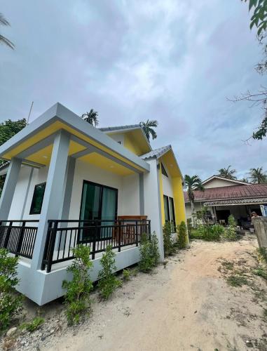 Exterior view, Honey Moon House • Near Aum Yoga • 4K Tv • AC near Purina Sheep Farm Exterior view, Honey Moon House • Near Aum Yoga • 4K Tv • AC near Purina Sheep Farm