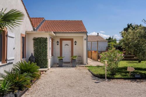 Vista exterior, Maison de Charme en Provence avec jardin et piscine in Carpentras City Center Vista exterior, Maison de Charme en Provence avec jardin et piscine in Carpentras City Center