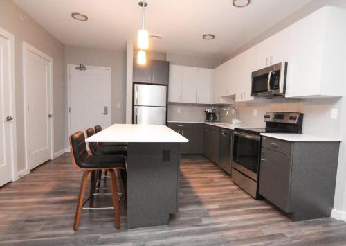 Luxury Apartment with Gym, Steps From Commuter Rail #2009 in Natick (MA) Luxury Apartment with Gym, Steps From Commuter Rail #2009 in Natick (MA)