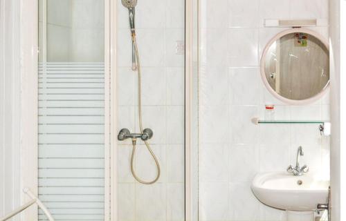 Vonios kambarys, Appartement spacieux avec piscine a Deshaies 200 m² - Jardin prive in Desė Vonios kambarys, Appartement spacieux avec piscine a Deshaies 200 m² - Jardin prive in Desė