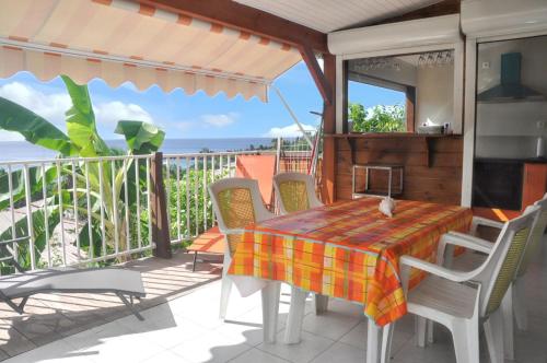 balcon/terrasse, Bungalow confortable a Bouillante avec vue sur la mer in Bouillante balcon/terrasse, Bungalow confortable a Bouillante avec vue sur la mer in Bouillante