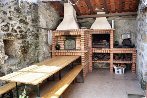 สวน, Spacious Family House in Nogueira with Garden in มาร์โค เดอ คานาเวเซส สวน, Spacious Family House in Nogueira with Garden in มาร์โค เดอ คานาเวเซส