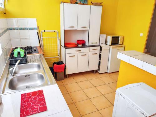 кухня, Studio confortable à Vieux Habitants 50 m² avec vue mer (Studio confortable a Vieux Habitants 50 m² avec vue mer) in Vieux-Habitants кухня, Studio confortable à Vieux Habitants 50 m² avec vue mer (Studio confortable a Vieux Habitants 50 m² avec vue mer) in Vieux-Habitants