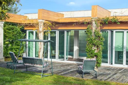 Garden, Spacious villa in Santo Tirso with private pool 850 m² and jacuzzi in Santo Tirso Garden, Spacious villa in Santo Tirso with private pool 850 m² and jacuzzi in Santo Tirso