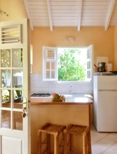 Cocina, Bungalow idyllique à Trois-Rivières avec piscine partagée (Bungalow idyllique a Trois-Rivieres avec piscine partagee) in Trois-Rivieres Cocina, Bungalow idyllique à Trois-Rivières avec piscine partagée (Bungalow idyllique a Trois-Rivieres avec piscine partagee) in Trois-Rivieres