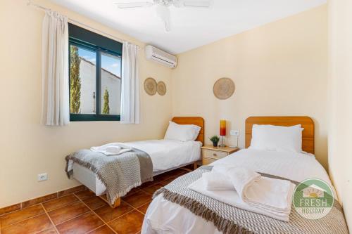เตียงนอน, Casa Perez - family home with pool in ลาบินวยลา เตียงนอน, Casa Perez - family home with pool in ลาบินวยลา