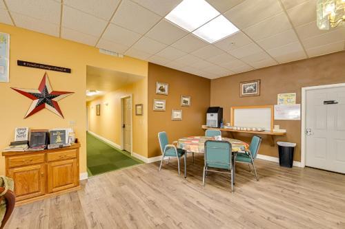 Golf and Hike Pet-Friendly Studio in Malta! in Malta Golf and Hike Pet-Friendly Studio in Malta! in Malta