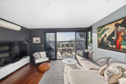 PHOE1-3B - Harbour Haven Townhouse in Balmain PHOE1-3B - Harbour Haven Townhouse in Balmain