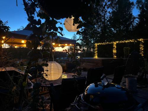 Charmig liten stuga i Sodertalje/ Kungsdalen in Eldtomta Charmig liten stuga i Sodertalje/ Kungsdalen in Eldtomta