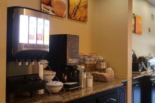 餐飲選擇, 舒適套房酒店 (Comfort Inn & Suites) in 伯尼特 餐飲選擇, 舒適套房酒店 (Comfort Inn & Suites) in 伯尼特