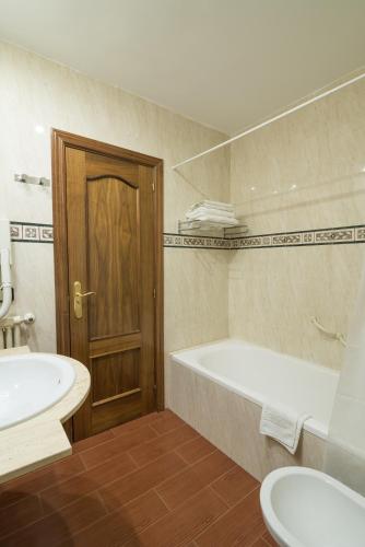 This photo about Hotel Colon Spa shared on HyHotel.com