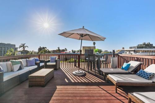 Grand Retreat Rooftop Bliss and Ocean Views near La Jolla Cove Grand Retreat Rooftop Bliss and Ocean Views near La Jolla Cove