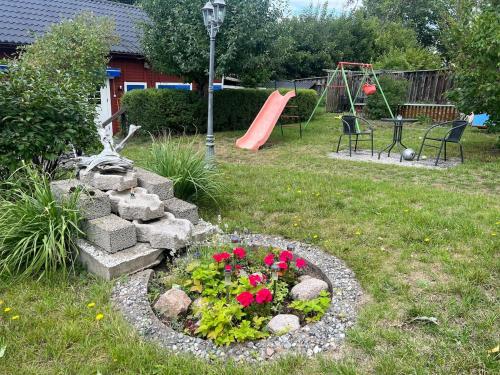 Enkel stuga med fin innergård (Enkel stuga med fin innergard) in Vimmerby Enkel stuga med fin innergård (Enkel stuga med fin innergard) in Vimmerby