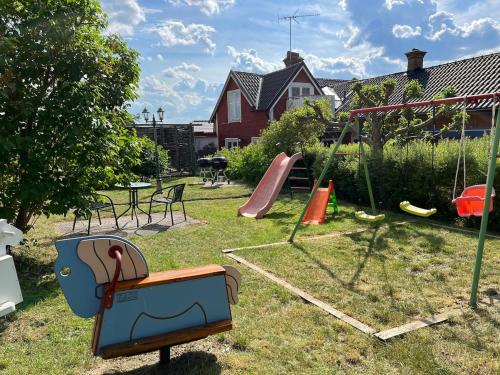 Enkel stuga med fin innergård (Enkel stuga med fin innergard) in Vimmerby Enkel stuga med fin innergård (Enkel stuga med fin innergard) in Vimmerby