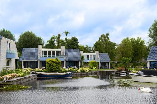 Amsterdam / Loosdrecht Rien van den Broeke Village in Loosdrecht Amsterdam / Loosdrecht Rien van den Broeke Village in Loosdrecht