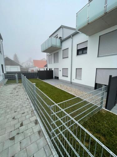 Kert, Hochwertige Stilvolle 2 Zimmer Erdgeschoss Wohnung mit großer Terasse und Garten in Pornbach Kert, Hochwertige Stilvolle 2 Zimmer Erdgeschoss Wohnung mit großer Terasse und Garten in Pornbach