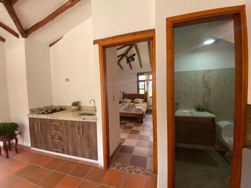 Kitchen, Cabana rustica en Paipa con espectacular vista in Salitre Kitchen, Cabana rustica en Paipa con espectacular vista in Salitre