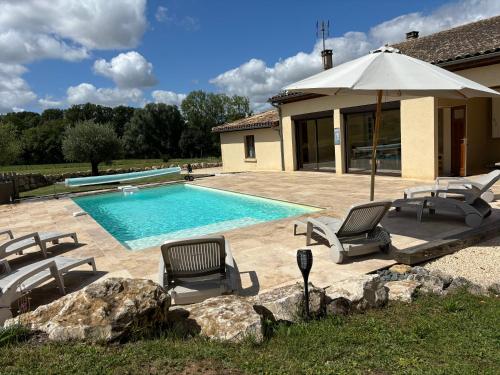 Maison de charme avec piscine chauffee in Beaumont-du-Perigord Maison de charme avec piscine chauffee in Beaumont-du-Perigord