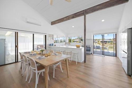 Facilities, Deja Bleu - great family home with jetty in Settlement Point Facilities, Deja Bleu - great family home with jetty in Settlement Point