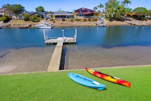 Attractions, Deja Bleu - great family home with jetty in Settlement Point Attractions, Deja Bleu - great family home with jetty in Settlement Point