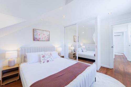 2 Bedroom Renovated Cottage - 1 Stop to Central in Alexandria 2 Bedroom Renovated Cottage - 1 Stop to Central in Alexandria