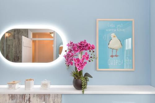 Baño, Dove Cottage is a Central, Riverside, Charming Victorian Cottage in Arundel Baño, Dove Cottage is a Central, Riverside, Charming Victorian Cottage in Arundel