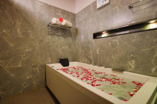 Hot tub, The Grand Retreat - Chikmagalur in Chikmagalur Hot tub, The Grand Retreat - Chikmagalur in Chikmagalur