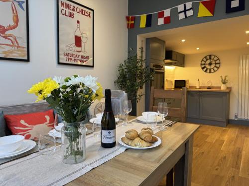 Facilities, Driftwood House - Luxury Dog-Friendly Townhouse in Cowes, Steps from Marina in Cowes Medina Facilities, Driftwood House - Luxury Dog-Friendly Townhouse in Cowes, Steps from Marina in Cowes Medina