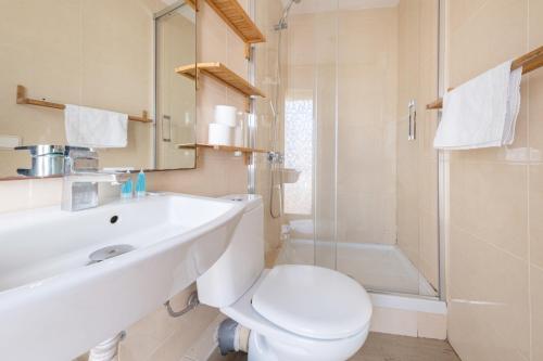 Kupaonica, BeBarceloner Sant Andreu Apartments - 1 bedroom with terrace in Sant Andreu Kupaonica, BeBarceloner Sant Andreu Apartments - 1 bedroom with terrace in Sant Andreu