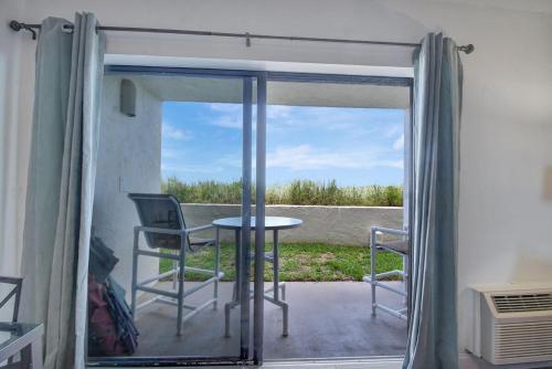 130 Direct Ocean Front 1 bedroom condo with heated pool in Crescent Beach 130 Direct Ocean Front 1 bedroom condo with heated pool in Crescent Beach