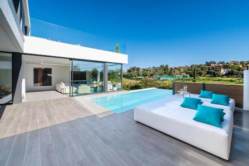 منظر, VACATION MARBELLA I Villa Chic, Cutting-Edge Amenities, Private Heated Infinity Pool, Golf Front Loc in El Paraiso منظر, VACATION MARBELLA I Villa Chic, Cutting-Edge Amenities, Private Heated Infinity Pool, Golf Front Loc in El Paraiso