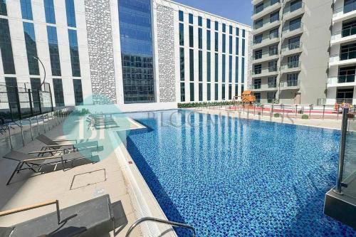 Swimming pool, Bloomfields Cozy Stu Laya Heights near Dubai Studio City Swimming pool, Bloomfields Cozy Stu Laya Heights near Dubai Studio City