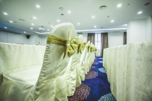 Banquet hall, VERDANT HILL HOTEL KUALA LUMPUR near Raja Chulan Monorail Station Banquet hall, VERDANT HILL HOTEL KUALA LUMPUR near Raja Chulan Monorail Station