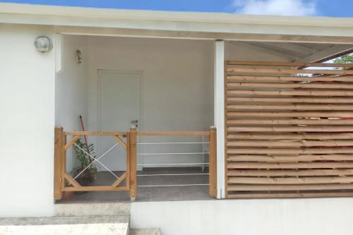Tampilan eksterior, Appartement charmant à Sainte-Rose avec terrasse et jardin – 65 m² (Appartement charmant a Sainte-Rose avec terrasse et jardin – 65 m²) in Sainte Rose Tampilan eksterior, Appartement charmant à Sainte-Rose avec terrasse et jardin – 65 m² (Appartement charmant a Sainte-Rose avec terrasse et jardin – 65 m²) in Sainte Rose