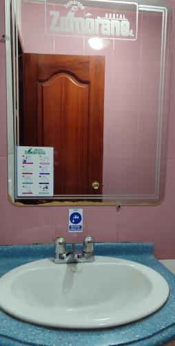 Hostal Zamorano in มาร์โกปัมบา Hostal Zamorano in มาร์โกปัมบา