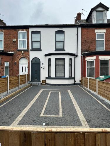 Hotellet från utsidan, Luxury 6 Bed near city centre with Cinema Room & games room plus 5 bathrooms in Manchester Hotellet från utsidan, Luxury 6 Bed near city centre with Cinema Room & games room plus 5 bathrooms in Manchester