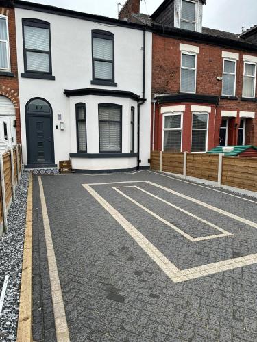 Luxury 6 Bed near city centre with Cinema Room & games room plus 5 bathrooms in Manchester Luxury 6 Bed near city centre with Cinema Room & games room plus 5 bathrooms in Manchester
