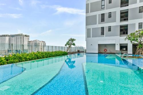 Basen, Saigon Apartments - Free City Walk Experience, Amazing infinity Pool & FREE 4G SIM card for 3 nights in Dzielnica 4. Basen, Saigon Apartments - Free City Walk Experience, Amazing infinity Pool & FREE 4G SIM card for 3 nights in Dzielnica 4.