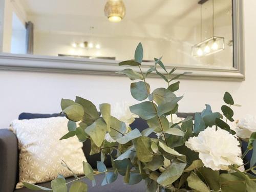 Instalaciones, Notre Dame de Senlis by La boite en Plus in Senlis Instalaciones, Notre Dame de Senlis by La boite en Plus in Senlis