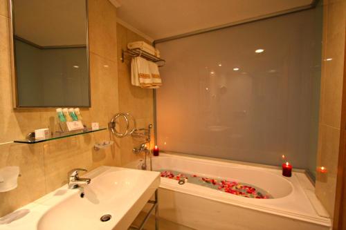 This photo about Club Marmara Rhodes Doreta Beach shared on HyHotel.com