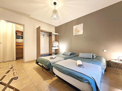 Le Parc Jean Edouard - Spa avec jacuzzi prive - Superbe villa 4 chambres - 9 couchages - 6 lits - Po in Bressols Le Parc Jean Edouard - Spa avec jacuzzi prive - Superbe villa 4 chambres - 9 couchages - 6 lits - Po in Bressols