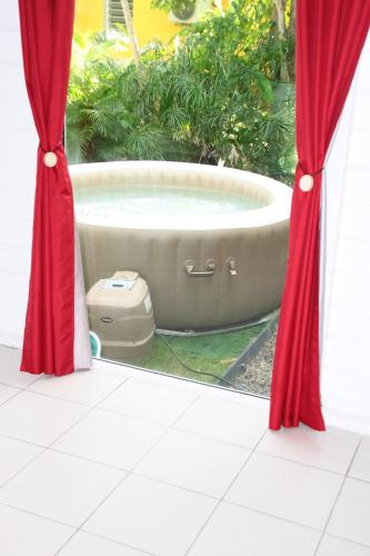 Hot tub, Location Beausejour avec Jacuzzi Sainte-Anne Le Helleux in Berard Hot tub, Location Beausejour avec Jacuzzi Sainte-Anne Le Helleux in Berard